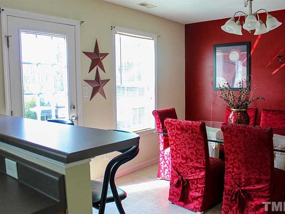 5th image of 913 Woodside Park Ln