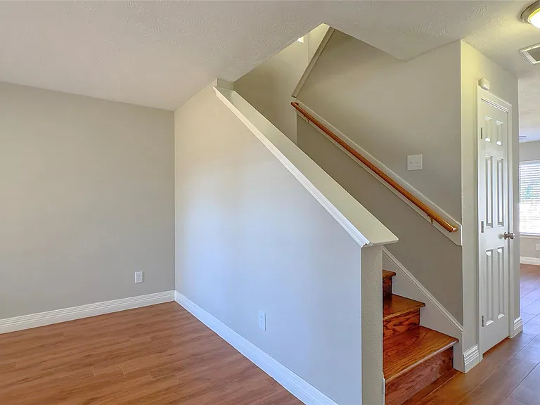 9923 Farrell Dr — Photo 11