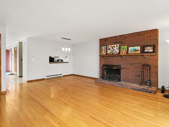 3rd image of 150 Highwood Dr #150