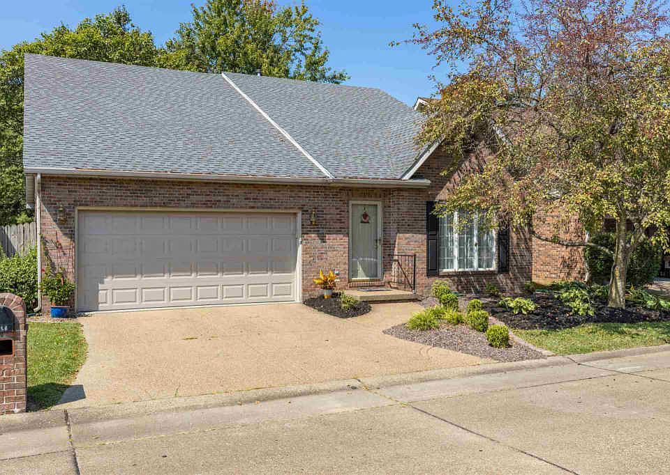 1st image of 429 Hollybush Ln