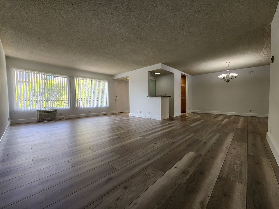 1st image of 1420 Rexford Dr #10