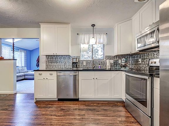 5th image of 514 Fuller St