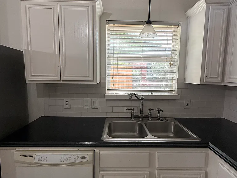 820 Hillside Dr — Photo 15
