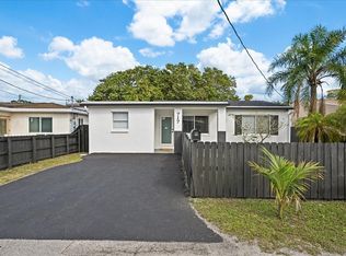 717 SW 7th Ter, Hallandale Beach, FL 33009