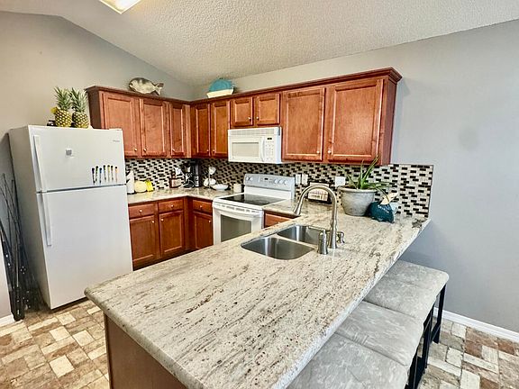 3rd image of 14490 Indian Trails Cir