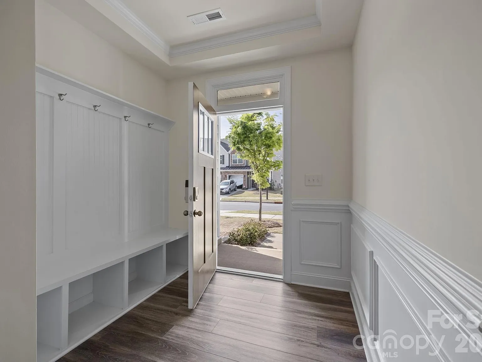 3 bed, 2.5 bath, 1732 sqft, $2,200 — Photo 3