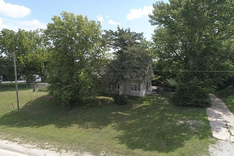 1st image of 1305 Illinois St