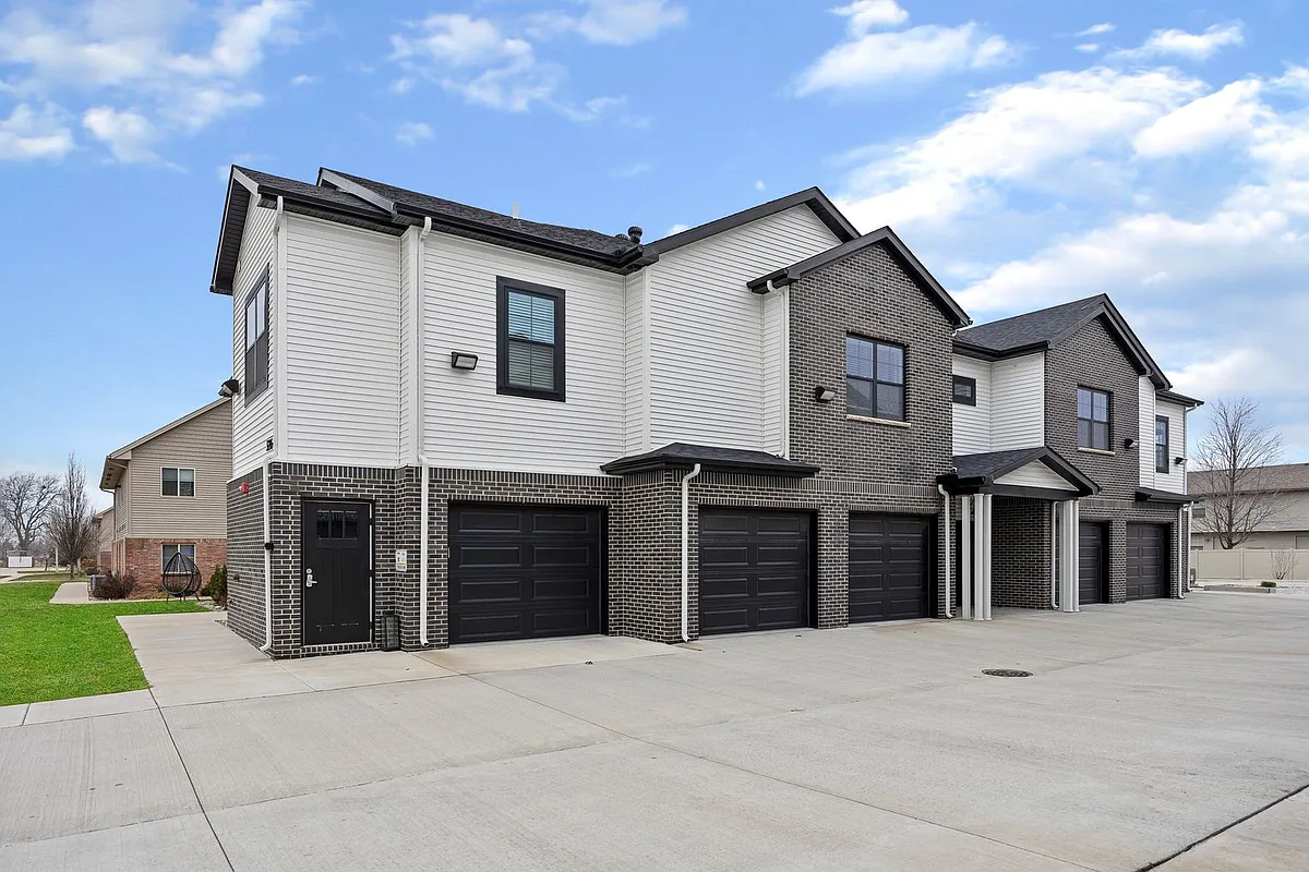 Building Photo - 3216-3218 Gerig