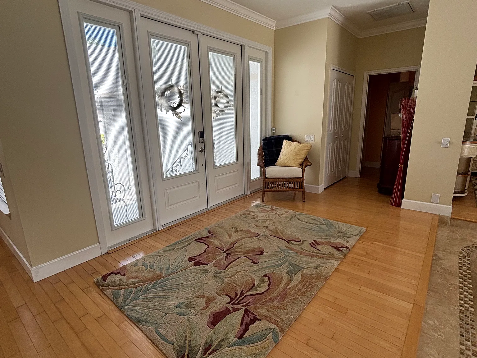 3 bed, 2036 sqft, $3,900 — Photo 3