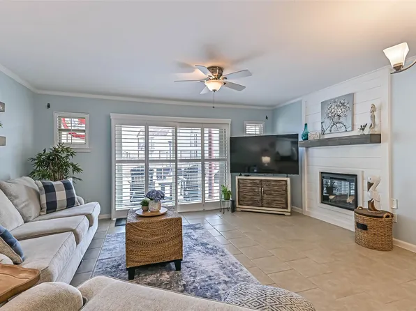 7312 Seawall Blvd APT 119, Galveston, TX 77551