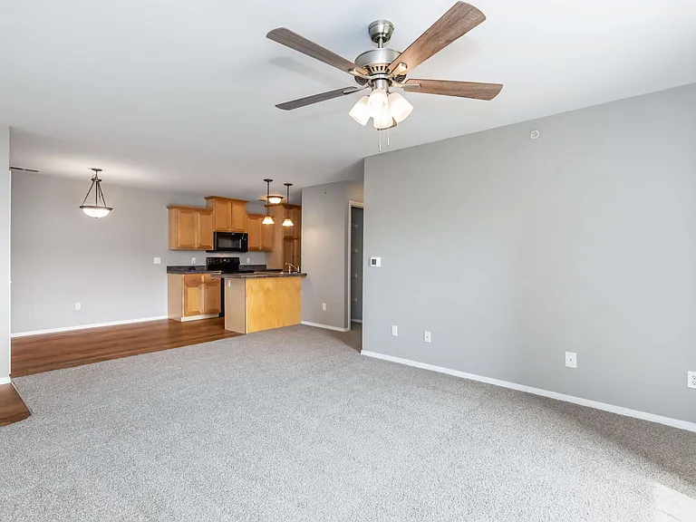 Hawthorn Suites 3 Bed 2 Bath Living