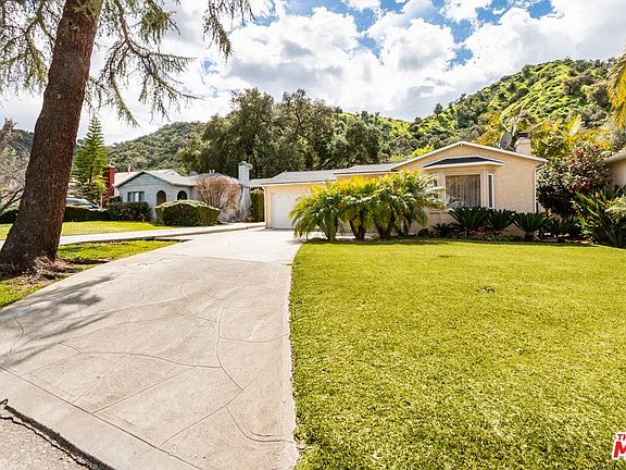 5th image of 2204 E Glenoaks Blvd