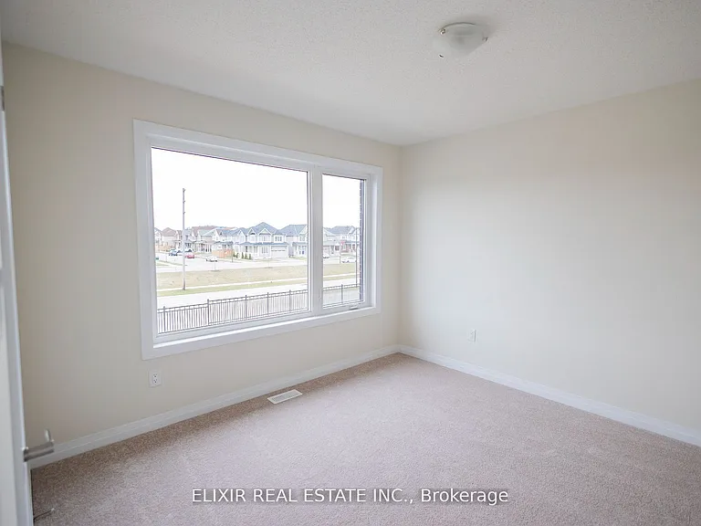 20 Molnar Cres — Photo 10