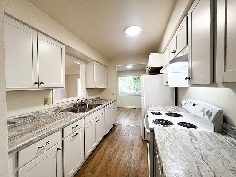 4195 Bristol Ct — Photo 8
