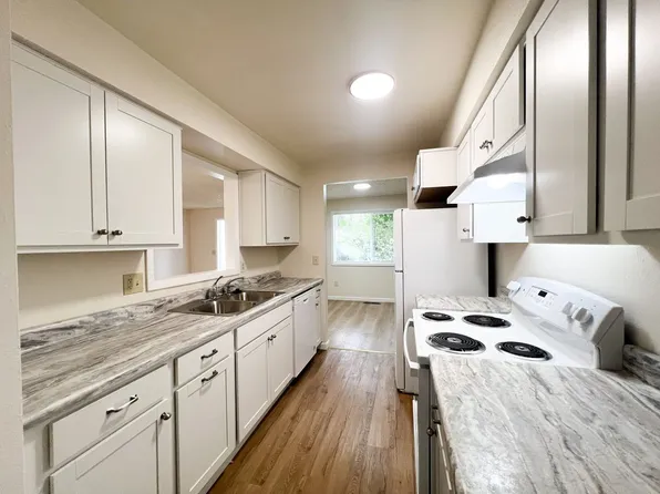 4195 Bristol Court, 4195 Bristol Ct #C, Klamath Falls, OR 97603