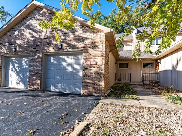 2634 S Forrest Green Dr, Decatur, IL 62521