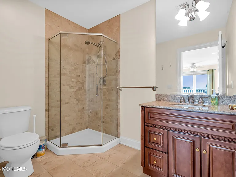 21 Blaine Ave #11 — Photo 15