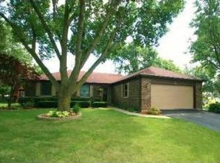 555 Westminster Pl, Mundelein, IL 60060