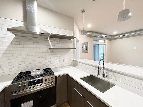 3rd image of 1924 Geary St #204D
