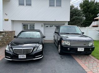 32 Westminster Ln, West Islip, NY 11795