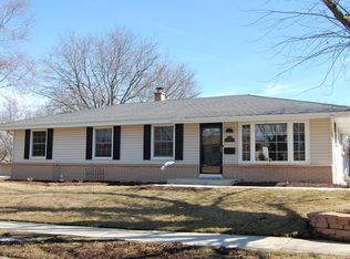 W151N8432 Thomas Dr, Menomonee Falls, WI 53051