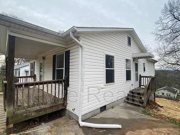 4th image of 3827 Selma Ave