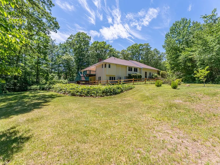 202 West Rd — Photo 43