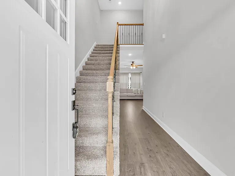 1436 Isaiah Dr — Photo 2