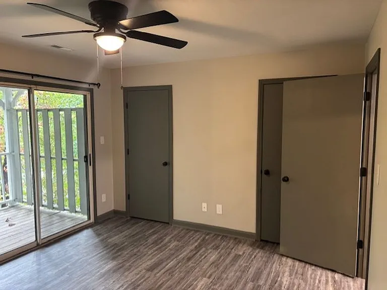 Camden Pointe Apartments — Photo 11
