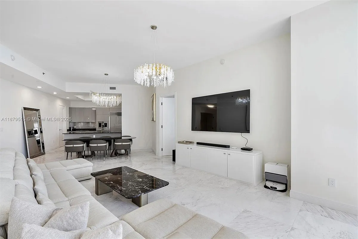 Building Photo - 16001 Collins Ave #3507