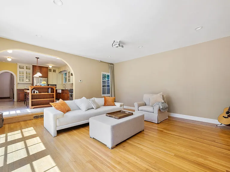 2052 Alameda Way — Photo 34