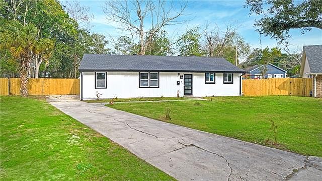 1st image of 214 Cambridge Ct