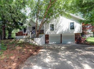 1004 NW Delwood Dr, Blue Springs, MO 64015