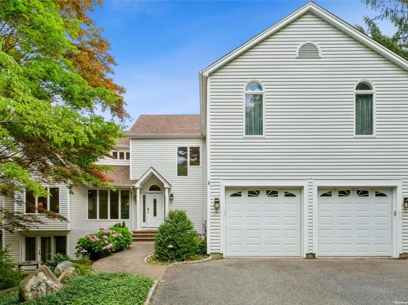 25 Heights Road, Fort Salonga, NY 11768