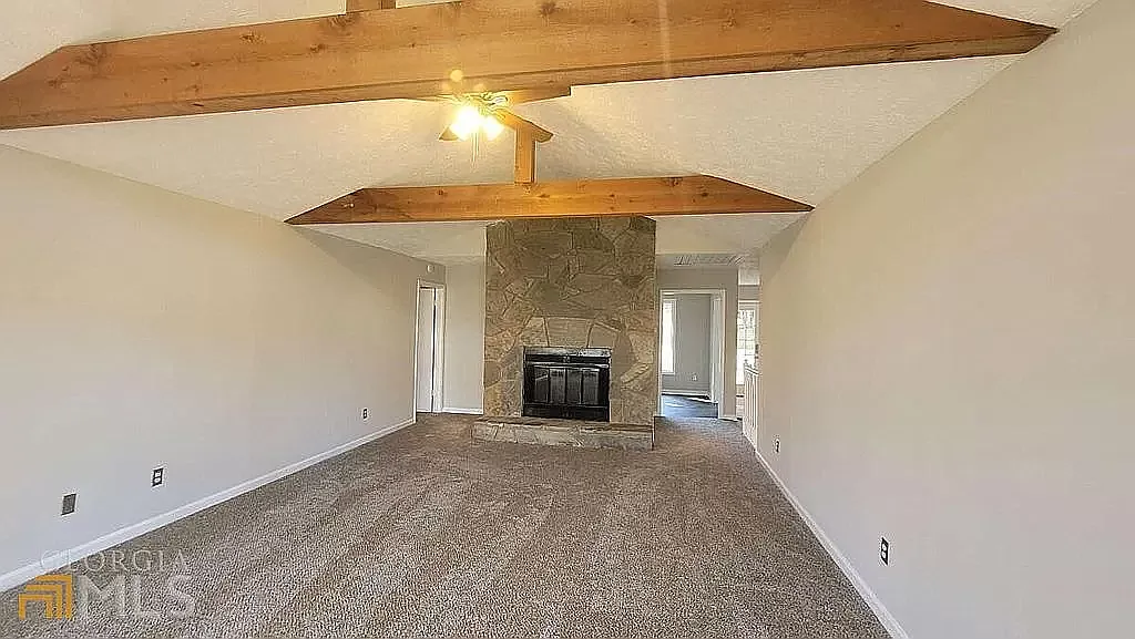 4 bed, 3356 sqft, $3,000 — Photo 2