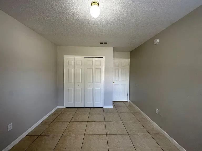 661 N Delmonte Ct — Photo 22