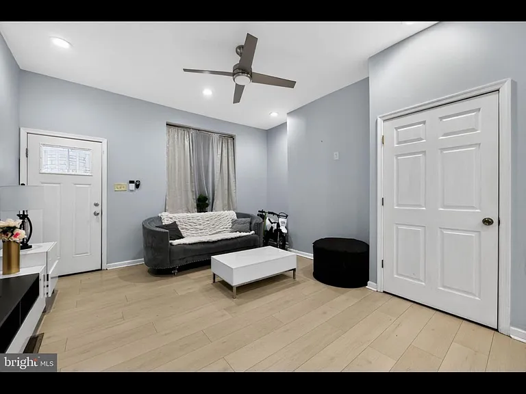 1834 S Conestoga St — Photo 2