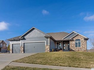15186 Laurel Ave, Omaha, NE 68116