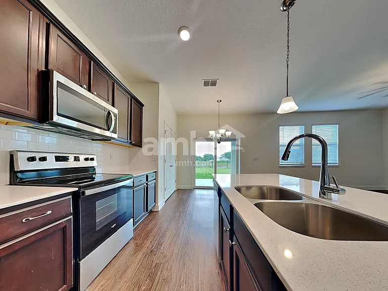1017 Walden Pond Dr — Photo 4