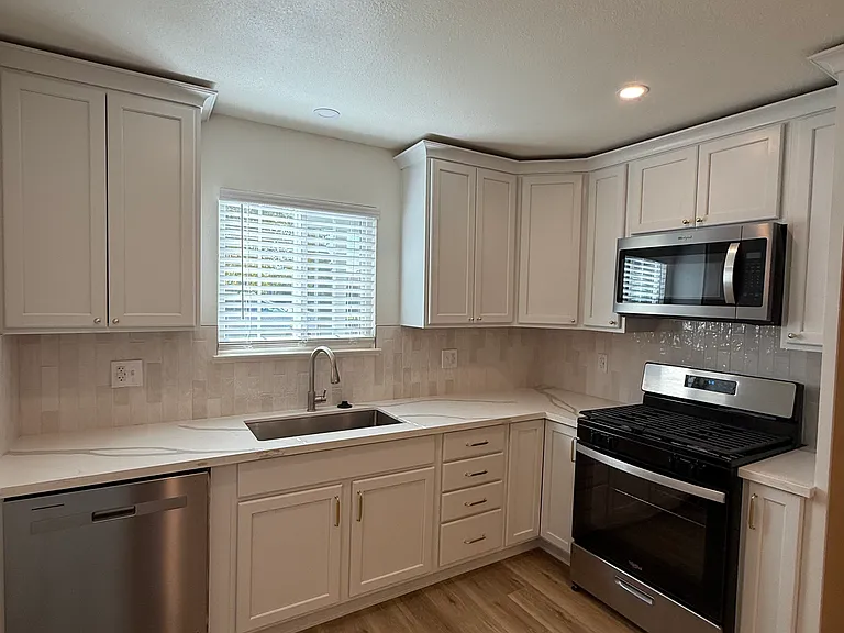 2208 Bell Ave — Photo 5