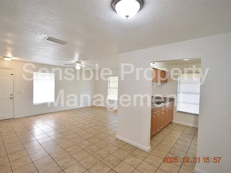 6618 N Church Ave #D — Photo 11