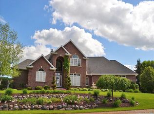 1197 Pleasant Valley Dr, Oneida, WI 54155