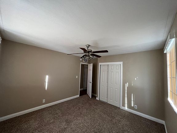 3rd image of 925 Kelly Dr
