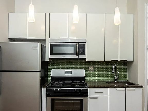 4th image of 122 Jefferson St #5