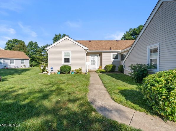 82 Parkway Drive #B, Freehold, NJ 07728