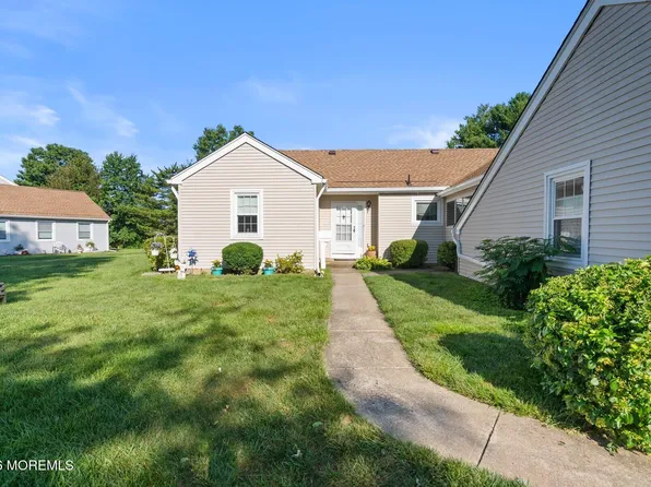 82 Parkway Drive #B, Freehold, NJ 07728