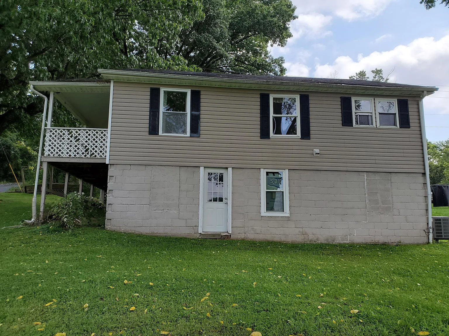 3 bed, 896 sqft, $1,395 — Photo 2
