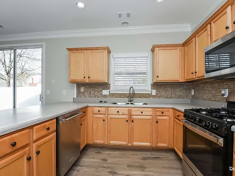 328 Hiawassee Dr — Photo 2
