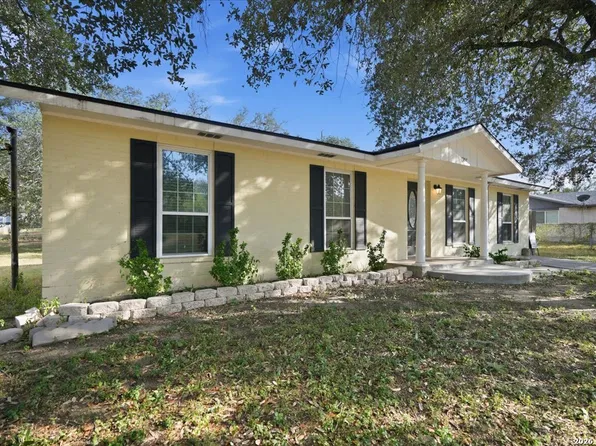 1307 WILLIAM ST, George West, TX 78022