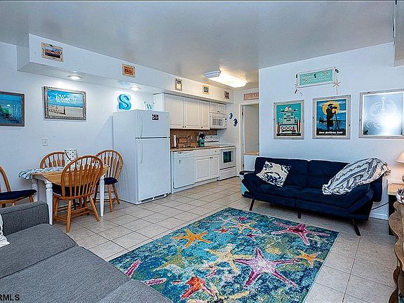 2nd image of 871 E 7th St #35